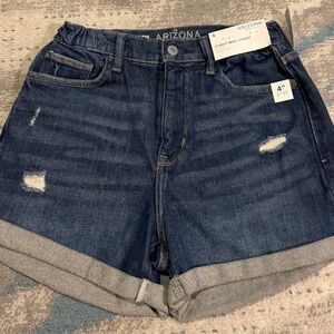 Arizona Women's size 4 High Rise Curvy Midi Shorts